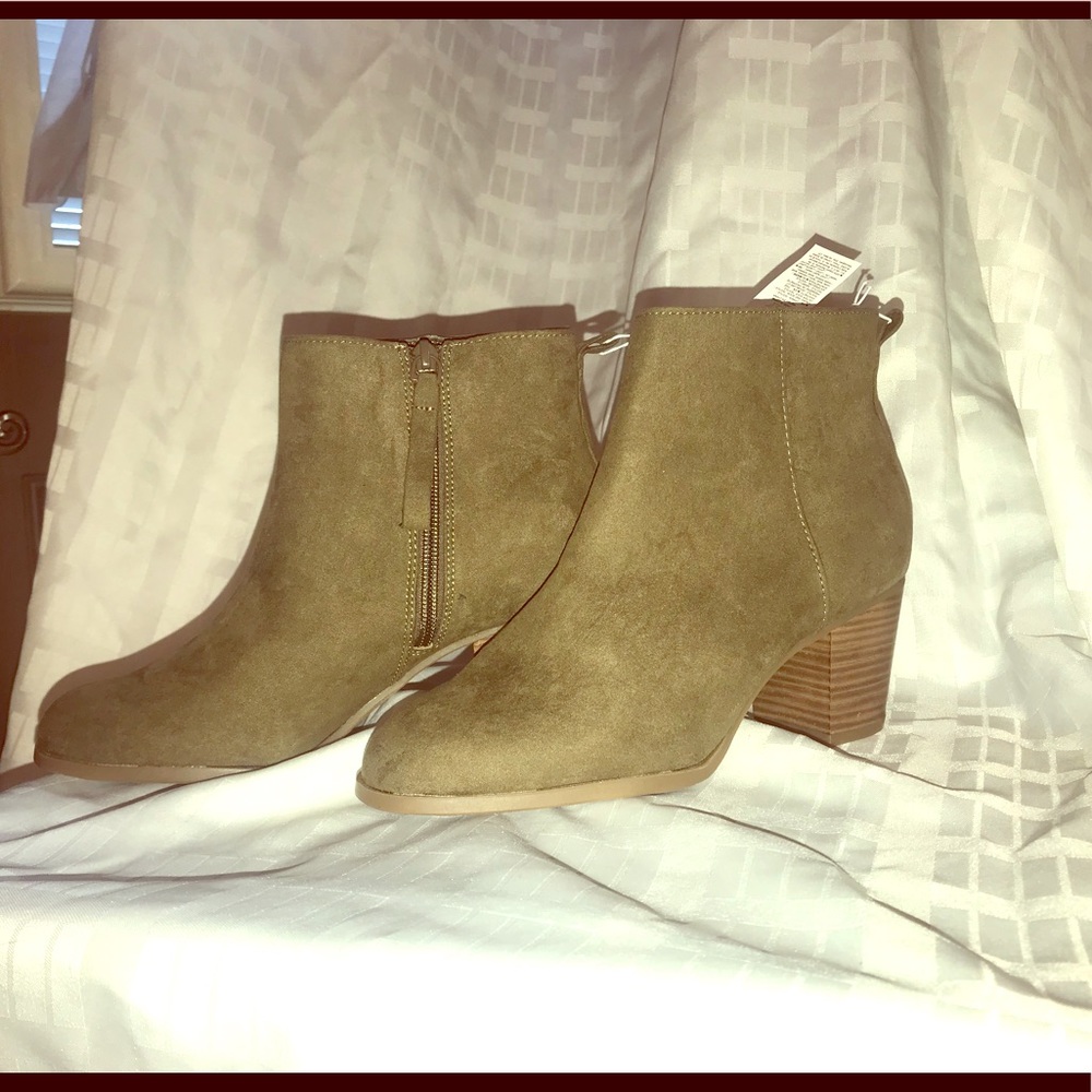 OLD NAVY SUEDE ANKLE BOOTS NEW W/ TAGS NEVER WORN!